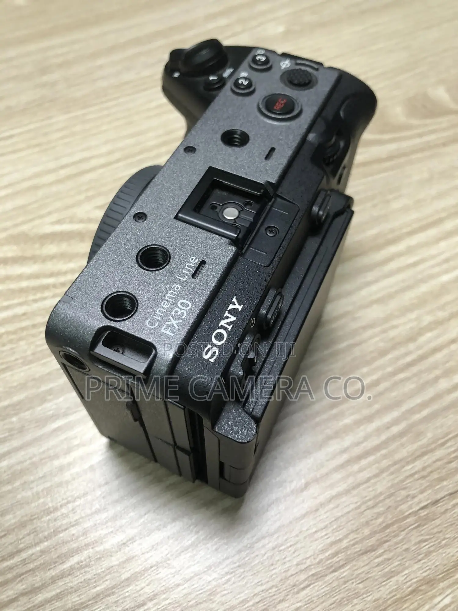 Sony Fx30 Digital Cinema Camera Body Only (Canada )