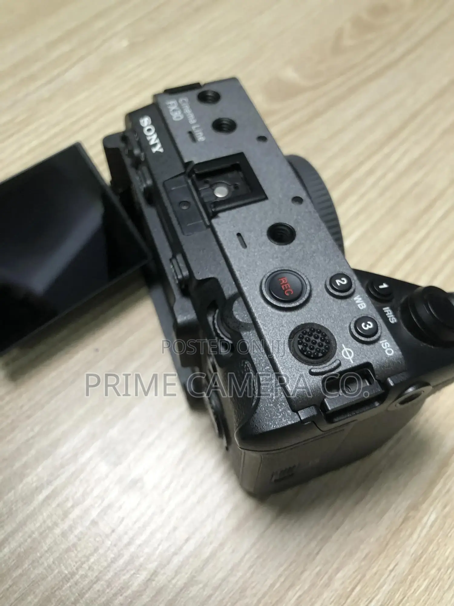 Sony Fx30 Digital Cinema Camera Body Only (Canada )