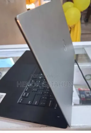 New Laptop Dell Precision 15 3520 16GB Intel Core I7 SSD 512GB