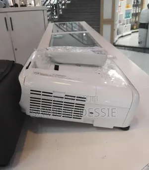 Brand New Epson Projector Ebs41