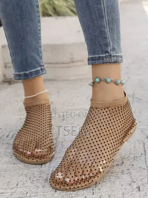 Photo - የሚያማምሩ የሴቶች ክፍት ጫማዎች