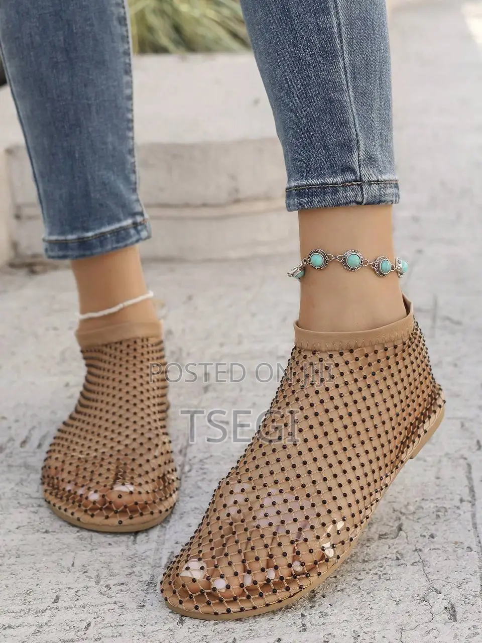 የሚያማምሩ የሴቶች ክፍት ጫማዎች