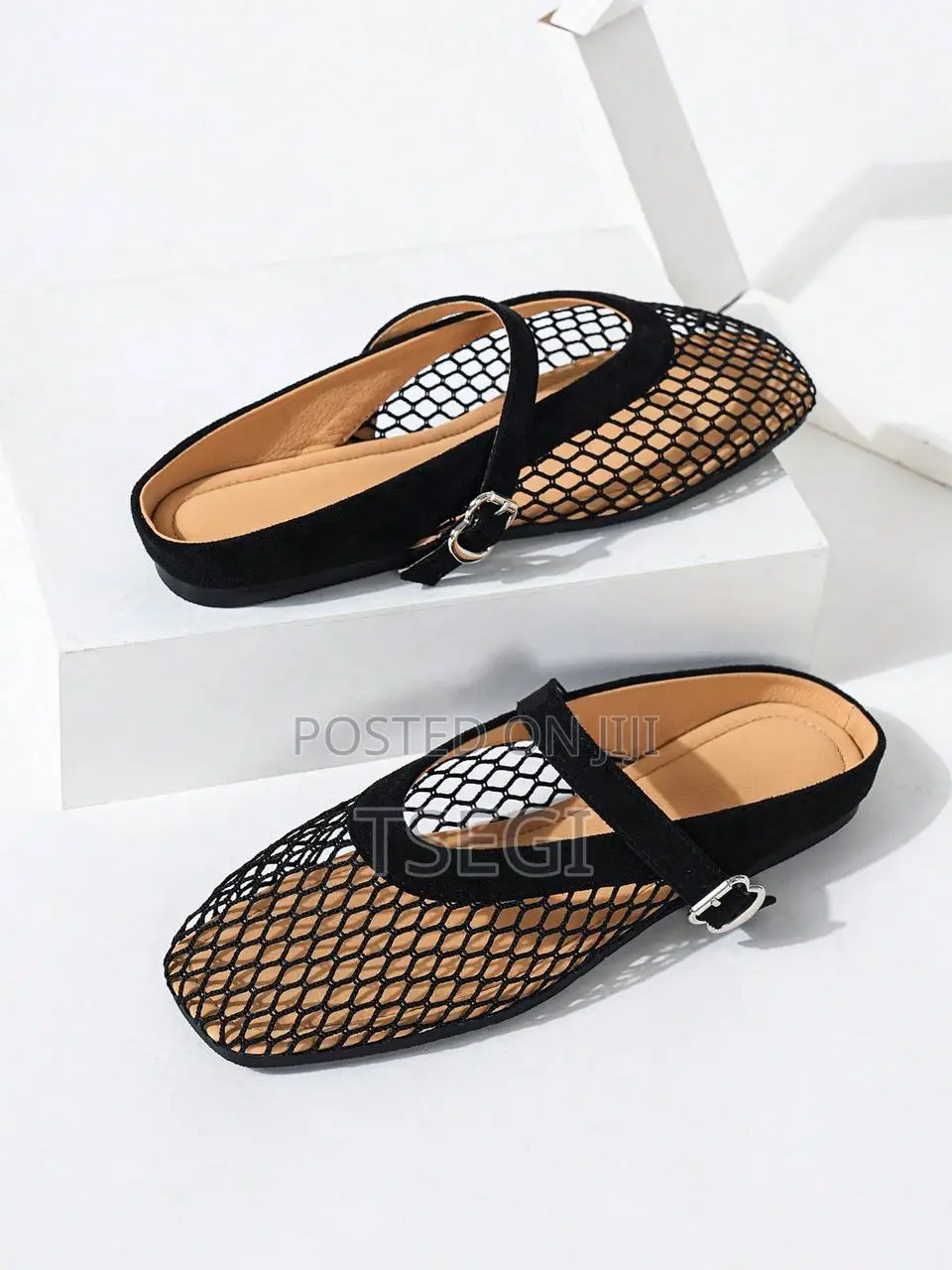 የሚያማምሩ የሴቶች ክፍት ጫማዎች