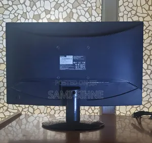 20 Inch Compaq Monitor Vga Port Only and Speaker Inside