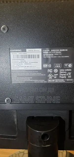 20 Inch Compaq Monitor Vga Port Only and Speaker Inside