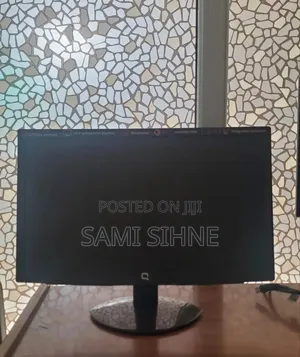 Photo - 20 Inch Compaq Monitor Vga Port Only and Speaker Inside