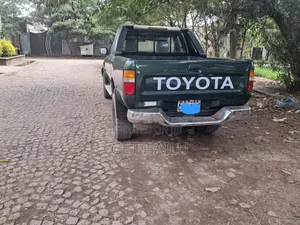 Toyota Hilux 1997 Green