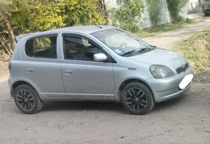 Photo - Toyota Vitz 2001 Gray