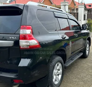 Toyota Hilux 2016 Black