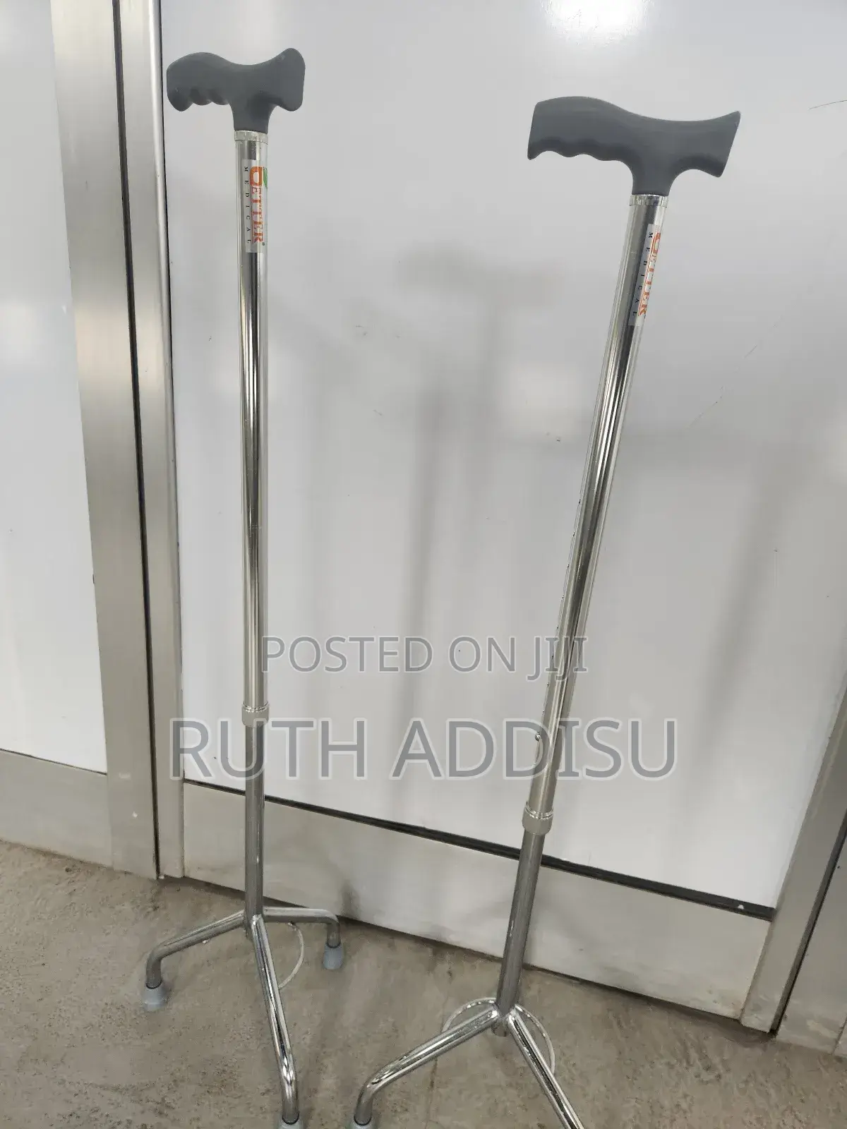 ከዘራ ባለ 3 መቆሚያ ያለው አልሙኒየም ዝገት የማይዝ ጠንካራ ቸሚጨምር የሚቀንስ ቁመት ያለው ከዘራ