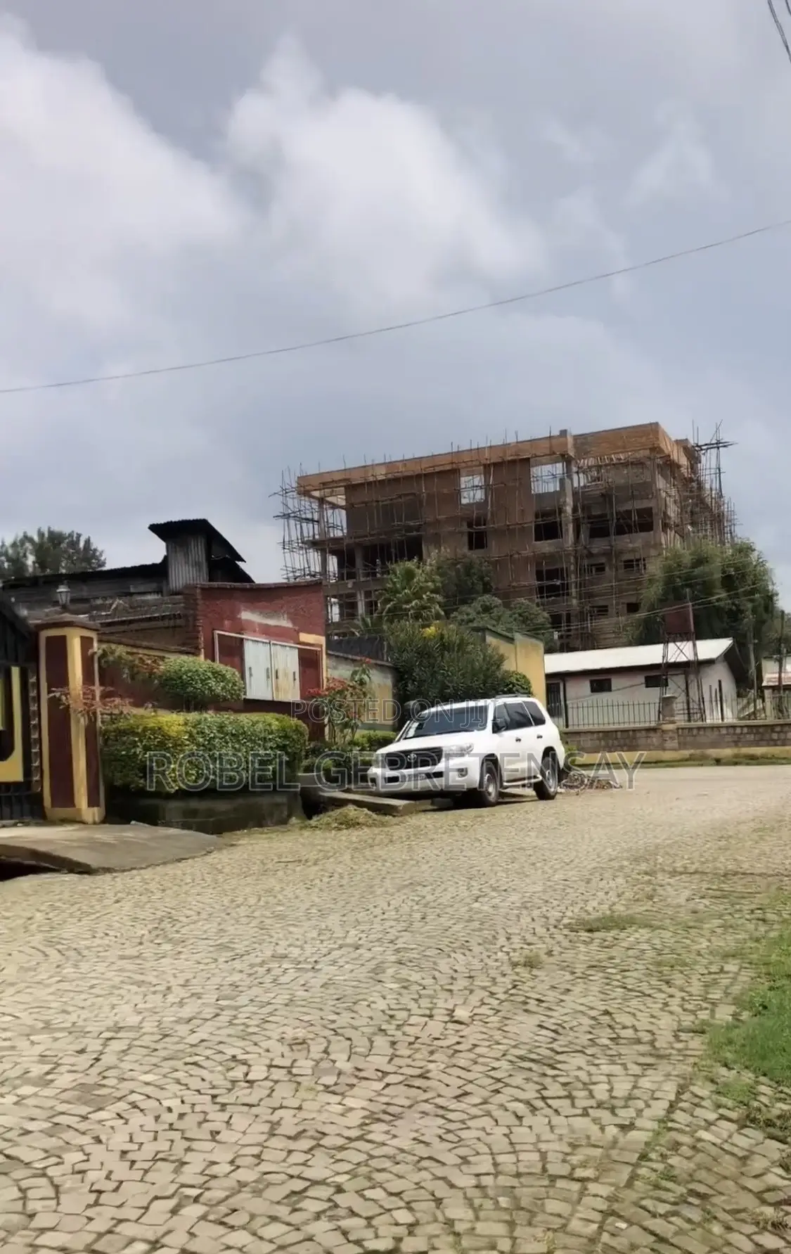 የሚሸጥ መኖሪያ ቤት ሆለታ ዲያስፖራ ሰፈር መሃል ከተማ ላይ