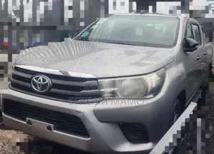 Photo - Toyota Hilux 2017 Silver