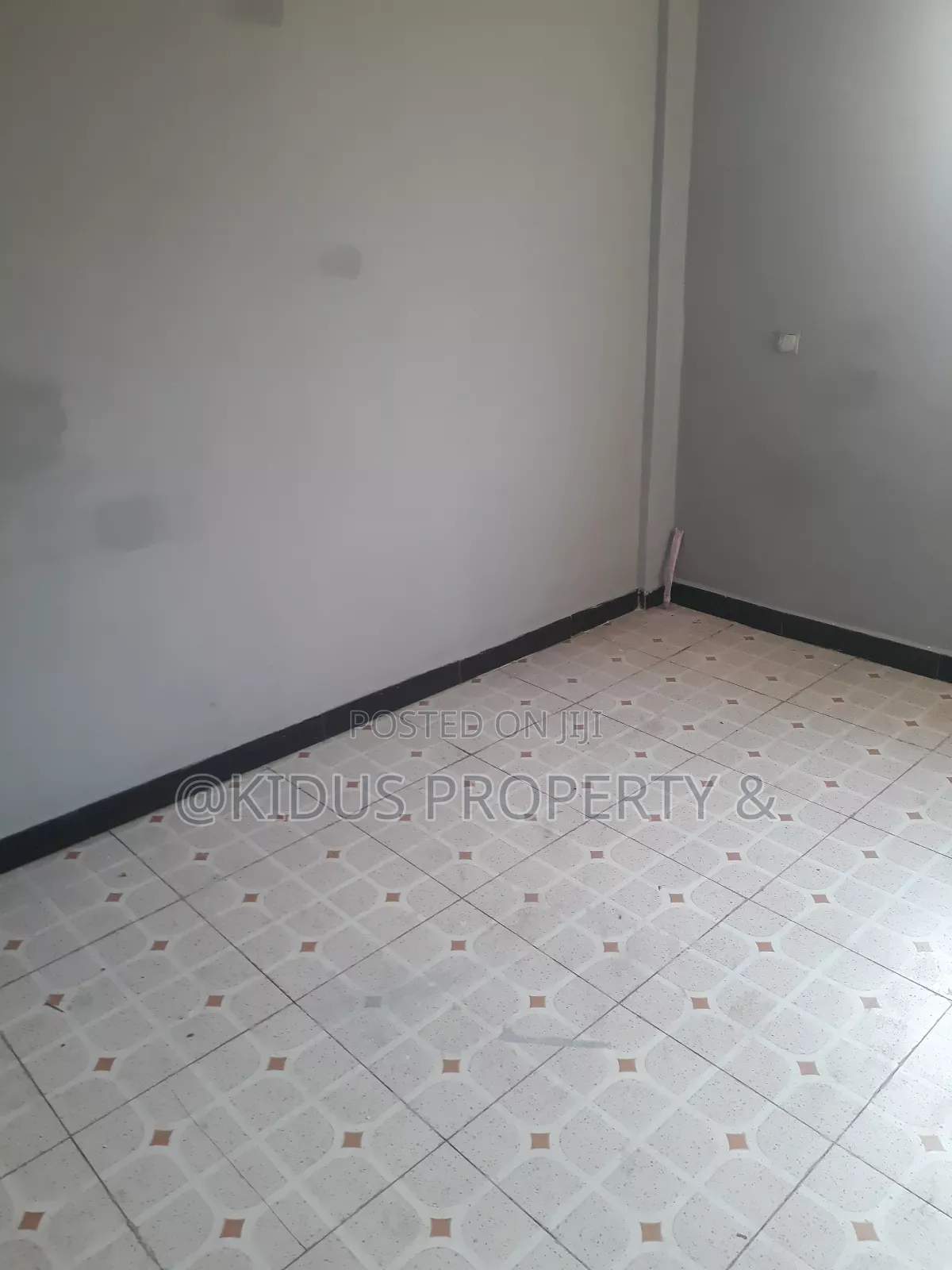 3bdrm Condo in Jemo 1, Nifas Silk-Lafto for rent