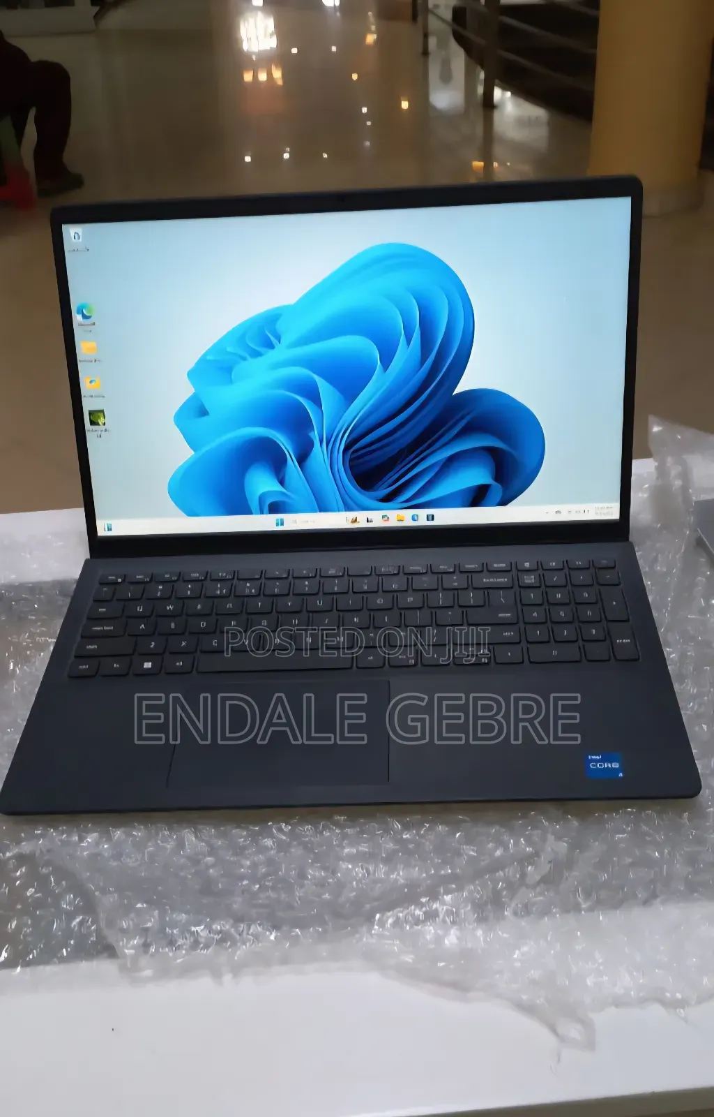 New Laptop Dell Vostro 3520 8GB Intel Core I5 SSD 1T