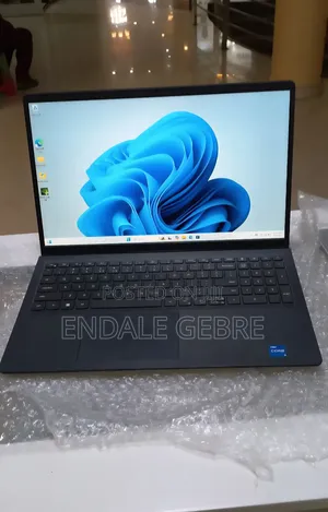 Photo - New Laptop Dell Vostro 3520 8GB Intel Core I5 SSD 1T