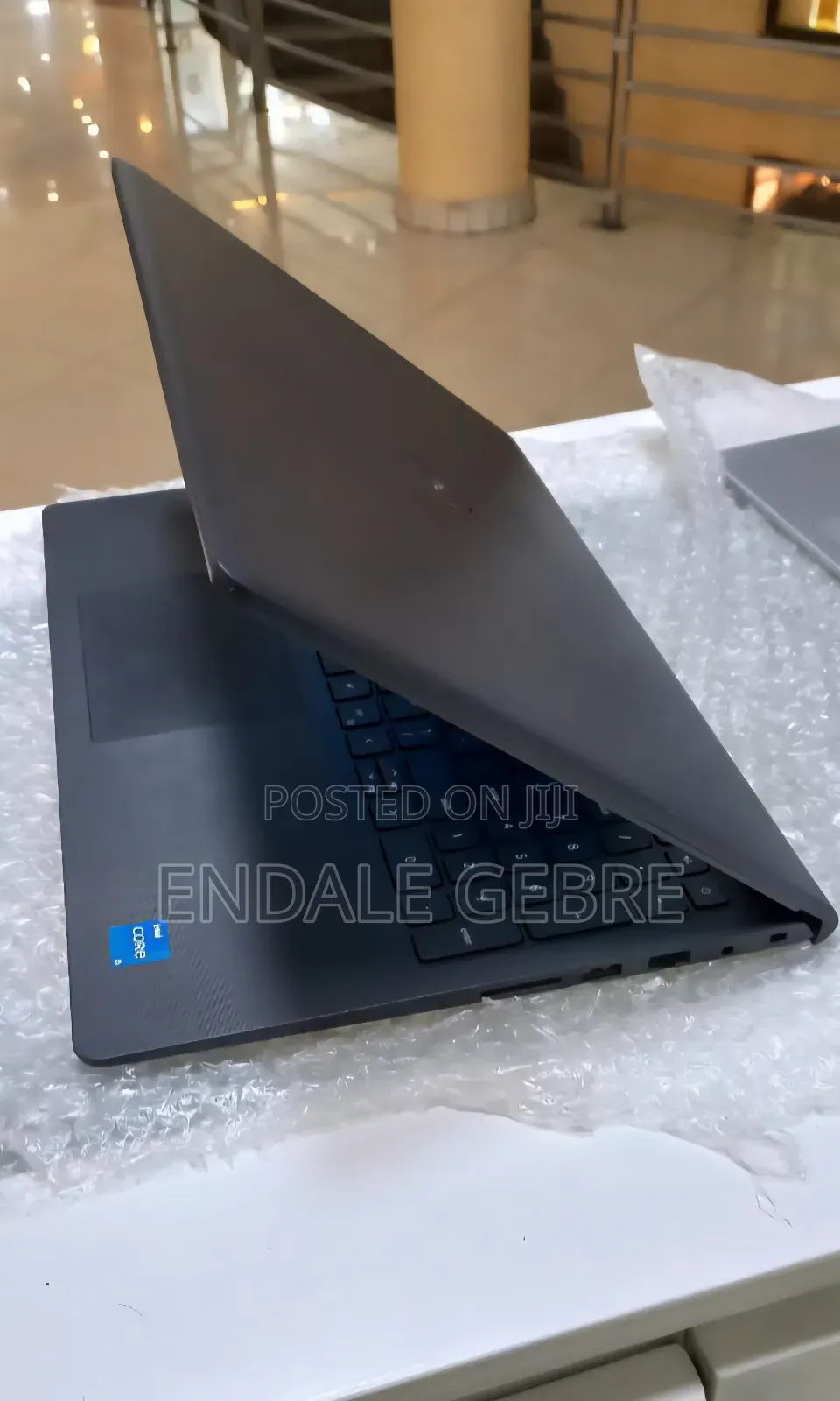 New Laptop Dell Vostro 3520 8GB Intel Core I5 SSD 1T