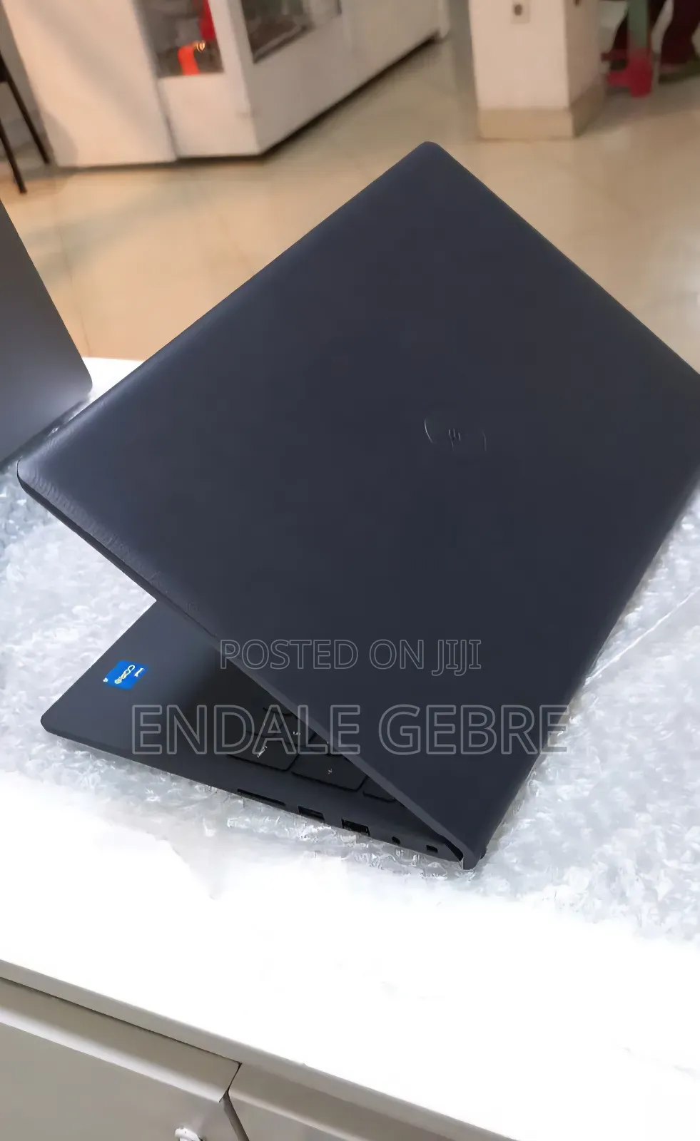New Laptop Dell Vostro 3520 8GB Intel Core I5 SSD 1T