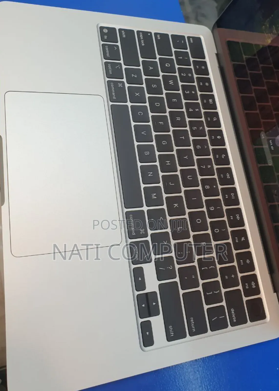 New Apple MacBook Air 2025 M4 13-Inch 16GB Intel Core M3 SSD 128GB