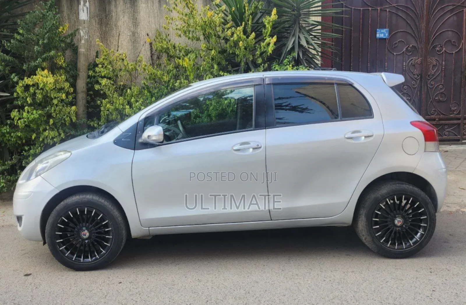 Toyota Yaris 2010 Silver