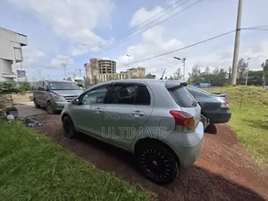 Toyota Yaris 2010 Silver