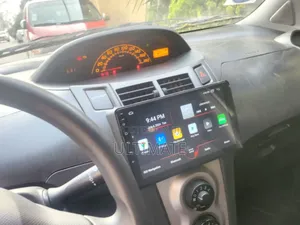 Toyota Yaris 2010 Silver