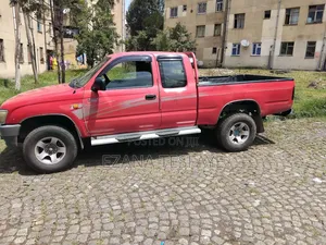 Photo - Toyota Hilux 1998 Red