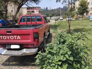 Toyota Hilux 1998 Red