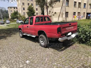 Toyota Hilux 1998 Red