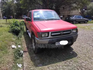 Toyota Hilux 1998 Red