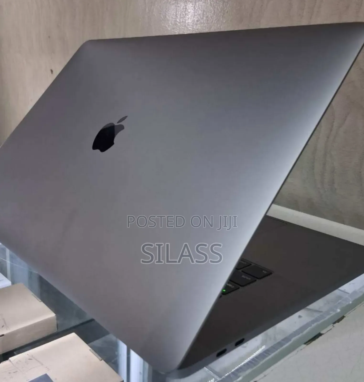 New Laptop Apple MacBook Pro 2019 32GB Intel Core I9 SSD 512GB