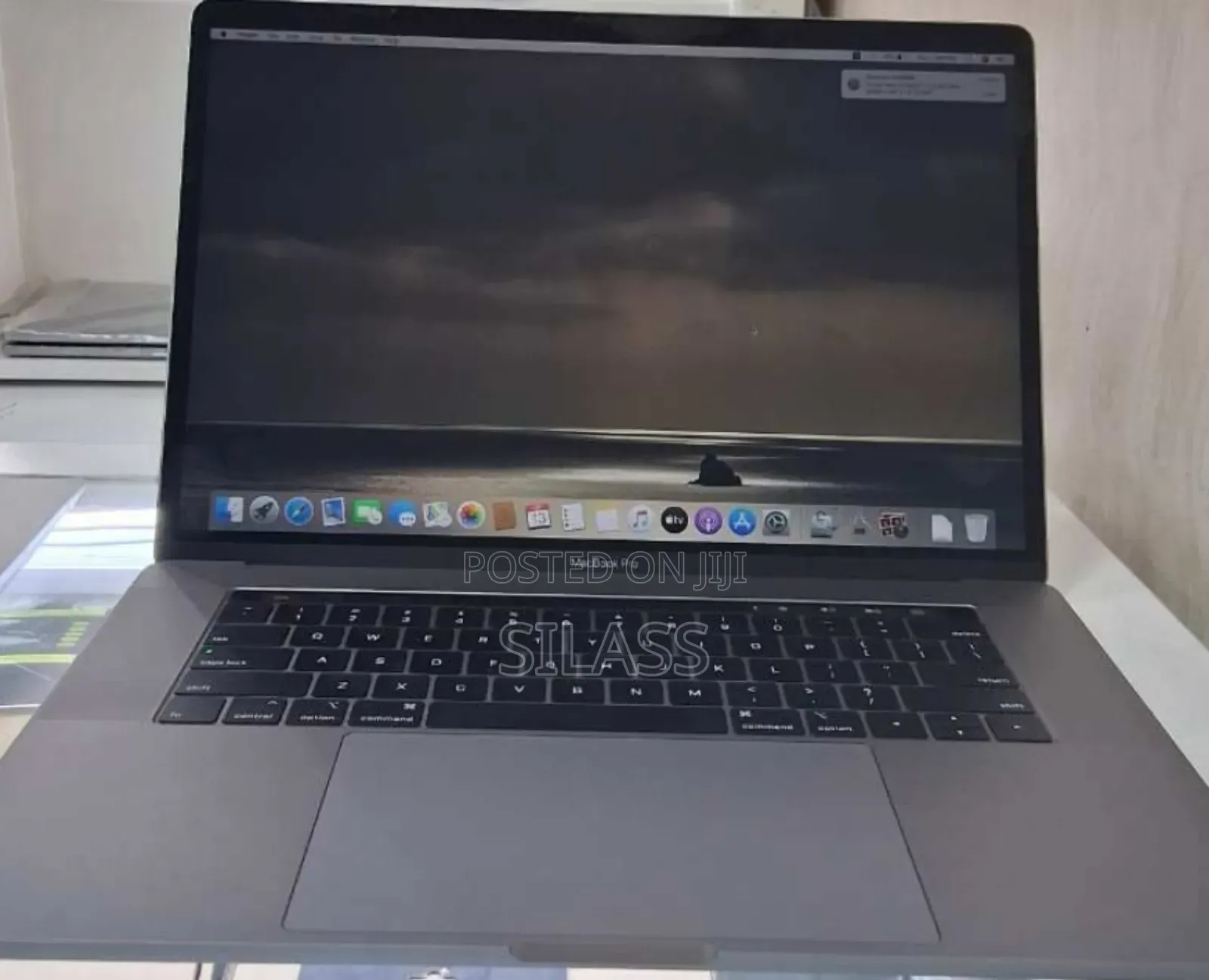 New Laptop Apple MacBook Pro 2019 32GB Intel Core I9 SSD 512GB