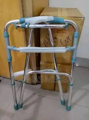 Photo - Mobility Aid Walking Frame豬፹crutch Sharingμ刁making It Ideal for Travel
