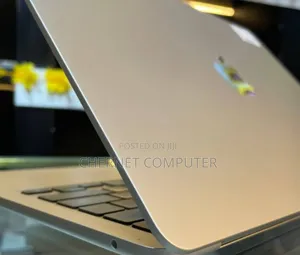 New Laptop Apple MacBook Air 16GB SSD 512GB