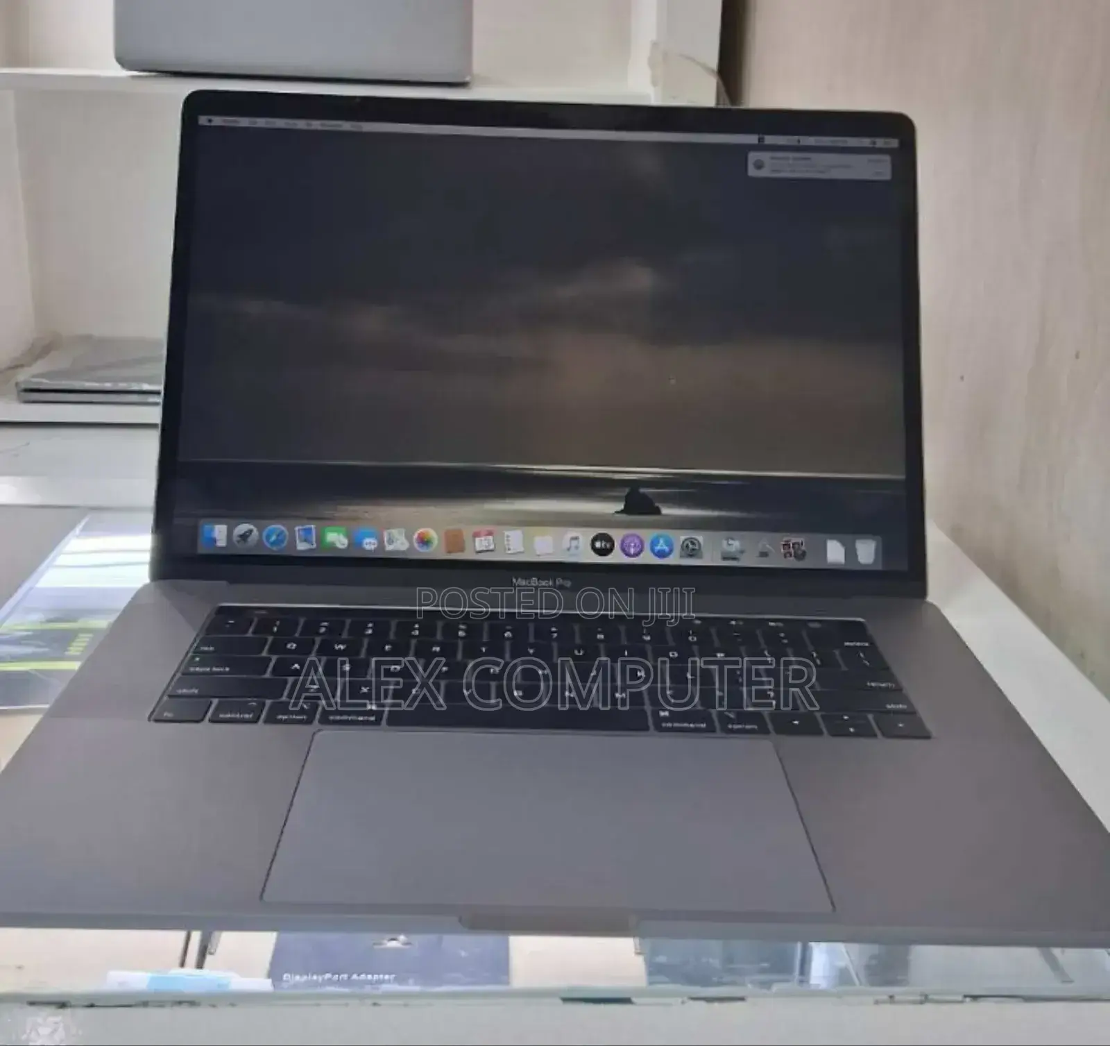 New Laptop Apple MacBook Pro 2019 32GB Intel Core I9 SSD 512GB