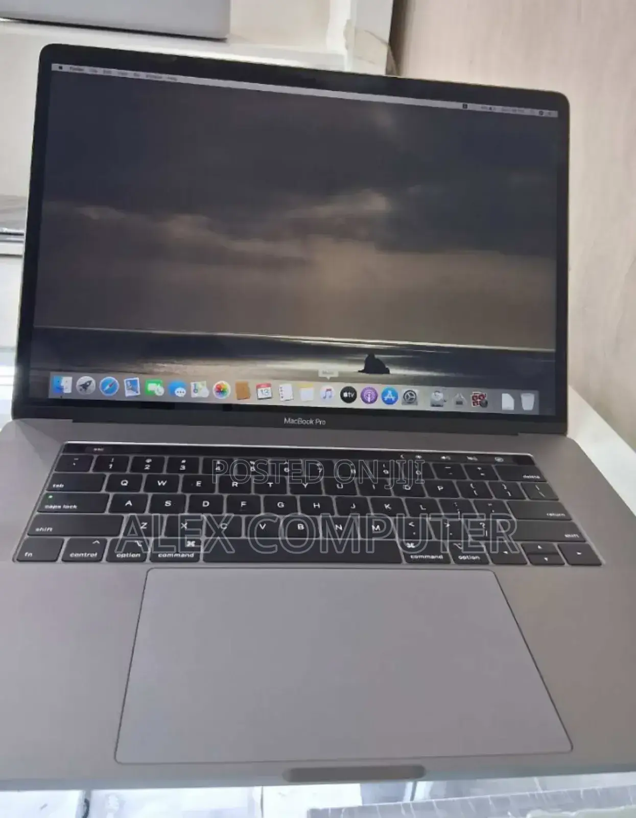 New Laptop Apple MacBook Pro 2019 32GB Intel Core I9 SSD 512GB