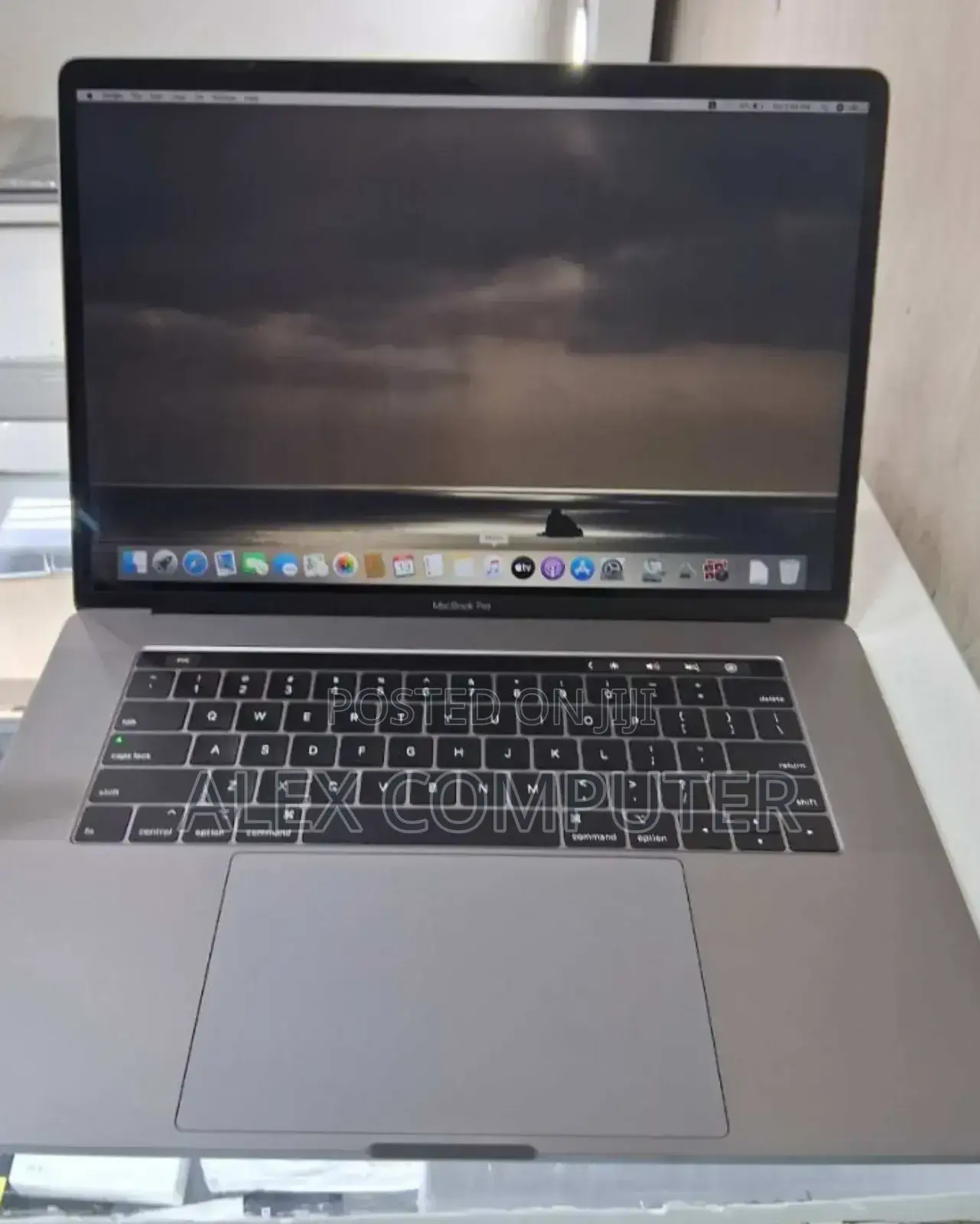 New Laptop Apple MacBook Pro 2019 32GB Intel Core I9 SSD 512GB