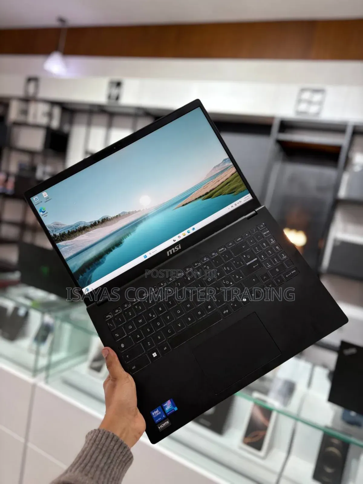 New Laptop MSI 16GB Intel Core Ultra 5 SSD 512GB