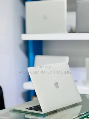 New Laptop Apple MacBook Pro 2022 M2 8GB SSD 512GB