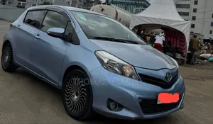 Photo - Toyota Yaris 2013 Blue