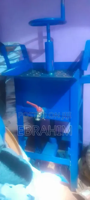 Efoyita Candle Maker