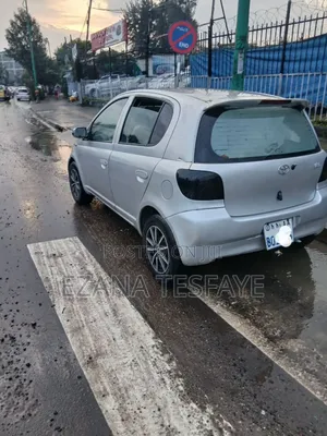 Toyota Vitz 2001 Silver