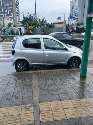 Toyota Vitz 2001 Silver