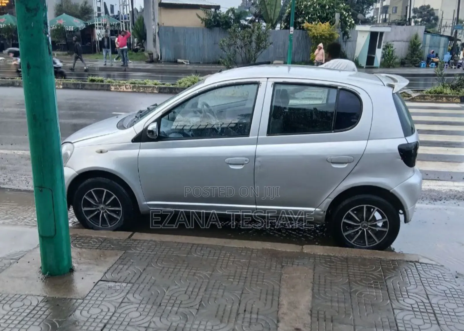 Toyota Vitz 2001 Silver