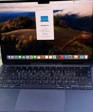 Photo - New Laptop Apple MacBook Air 2022 M2 8GB Apple M2 SSD 256GB