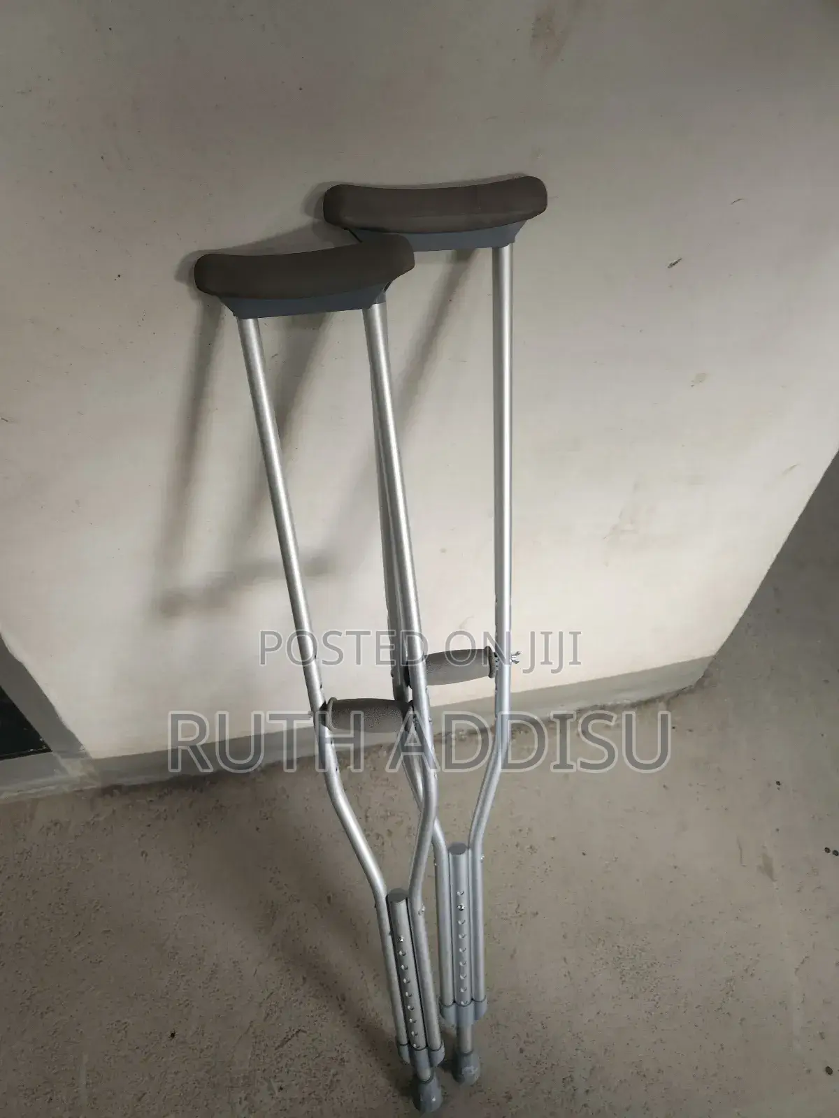 Axillary Bilateral Crutches奢華axillary Bilateral Crutches痲不crutches New