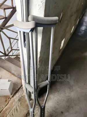 Photo - Axillary Bilateral Crutches麴俠medical Crutches既定axillary Crutches New