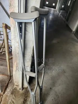 Photo - Axillary Bilateral Crutches永樂medical Axillary Crutches字母new Crutches