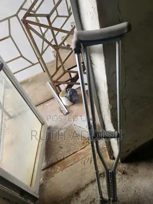 Axillary Bilateral Crutches庭長crutches俠女axillary Bilateral Crutches New