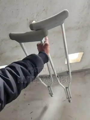 Photo - Axillary Bilateral Crutches字母axillary Crutches痛楚new Crutches Best