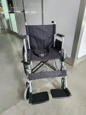 Foldable Wheelchair仔在wheelchair煞是heavy Duty Wheelchair仔的wheelchair New